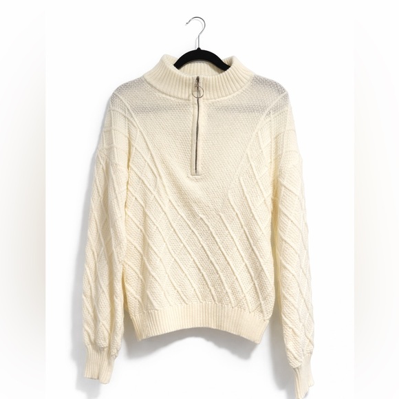 ✨ Cream Cable Knit Women's Sweater ✨ - Picture 2 of 5
